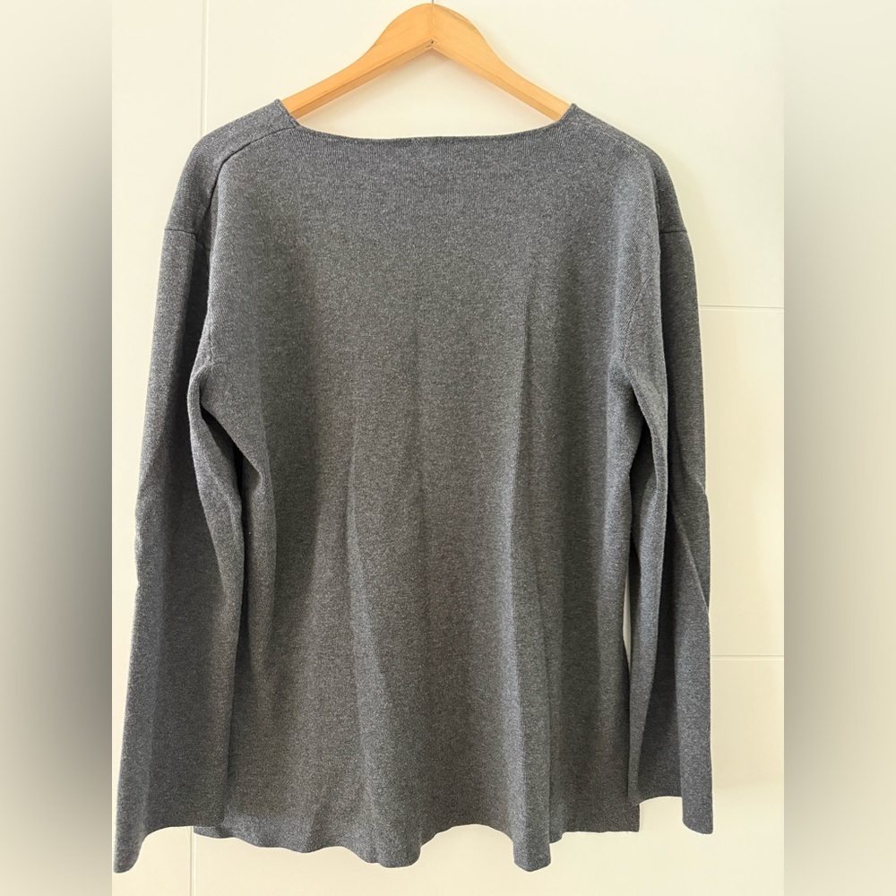 Splendid VNeck Sweater, size medium. Viscose blend. - Picture 5 of 6